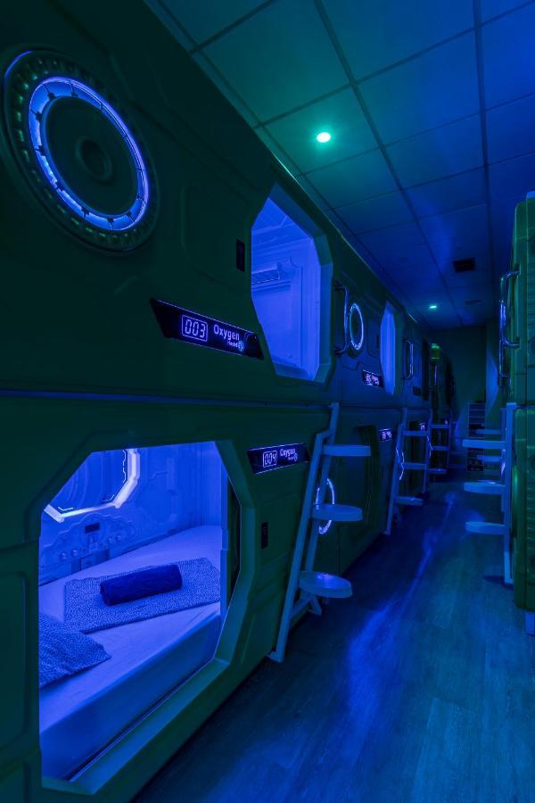 Oxygen Hostel Capsula Madrid Exterior photo
